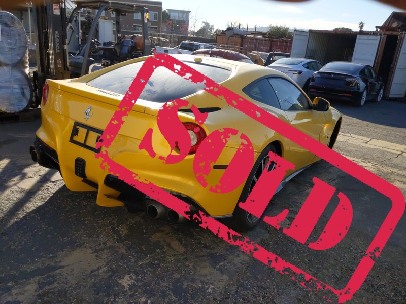 2017 ferrari f12 zabrac czesci jako dwa auta 46